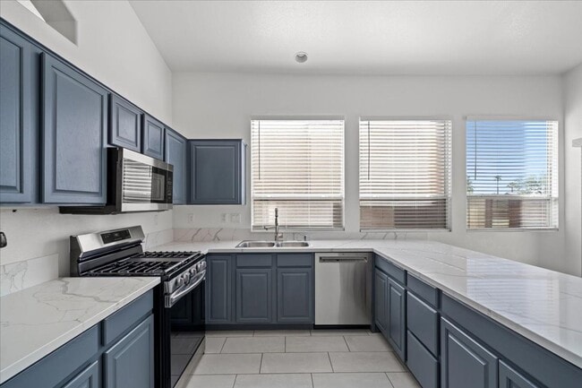Building Photo - Single Story 3 Bedroom Home with Open Concept