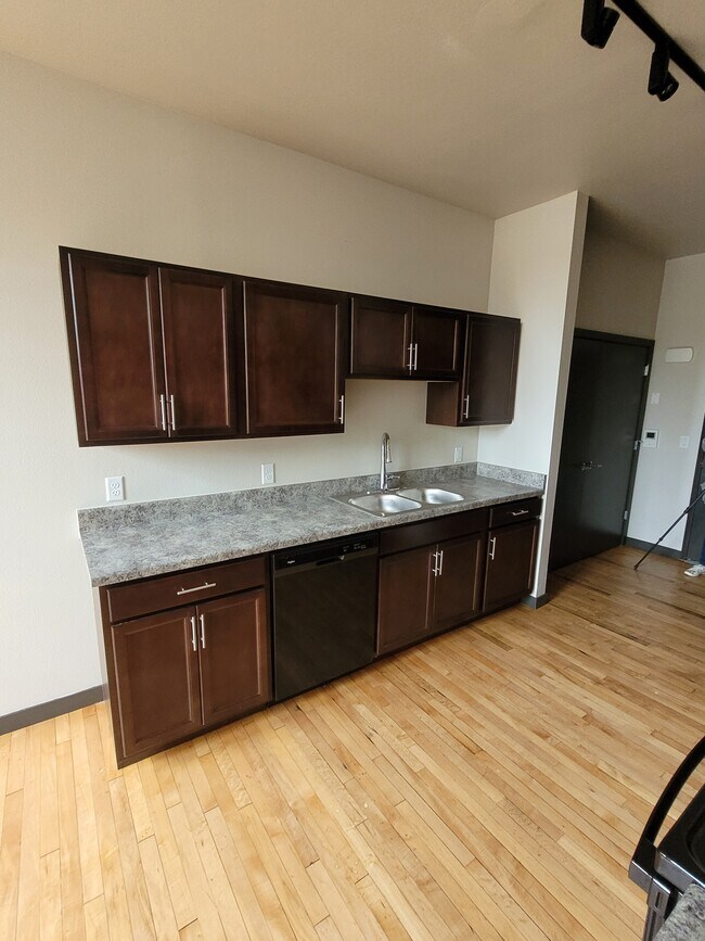 Building Photo - Historic Walnut Square