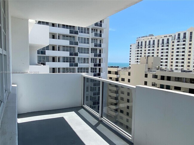 Building Photo - 100 Lincoln Rd