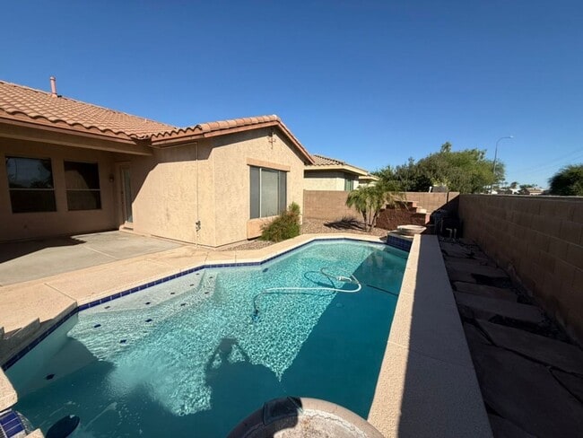 Building Photo - Beautiful 6 Bedroom - 4 Bath w/Private Pool & Basement - Chandler