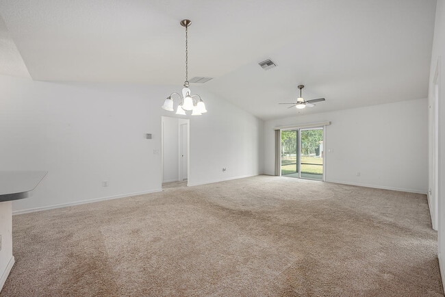 Building Photo - 1329 Paradise Dr