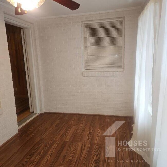 Building Photo - 813 Fox Squirrel Ridge Rd