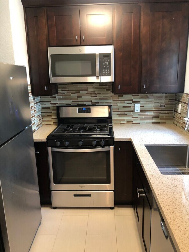 Building Photo - Must See Spacious Studio Apartment