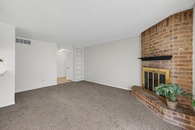 Building Photo - 2800 Jeanetta St