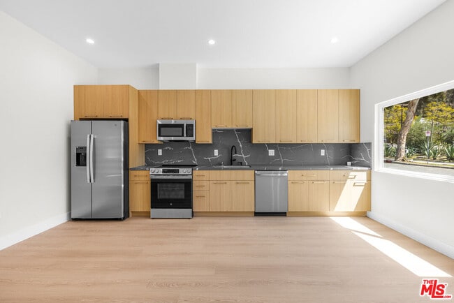 Building Photo - 5127 Don Pio Dr