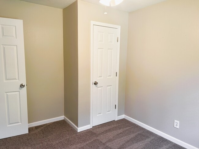 Building Photo - 133 Green Meadow Dr