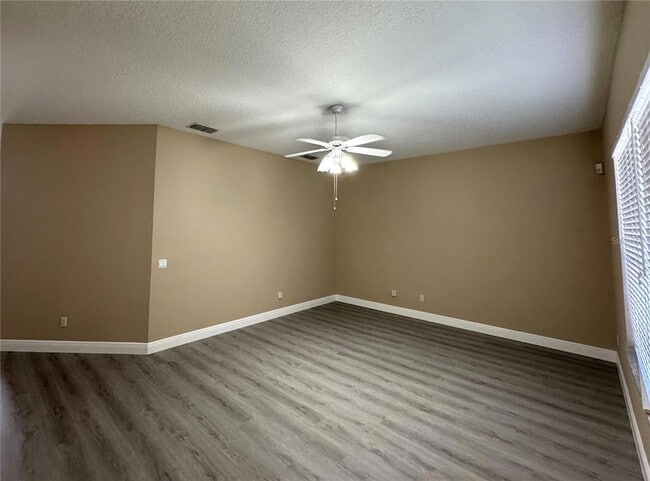 Building Photo - 5040 Walnut Ridge Dr
