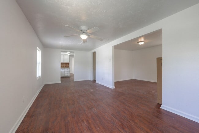 Building Photo - 2312 Carolina Ave