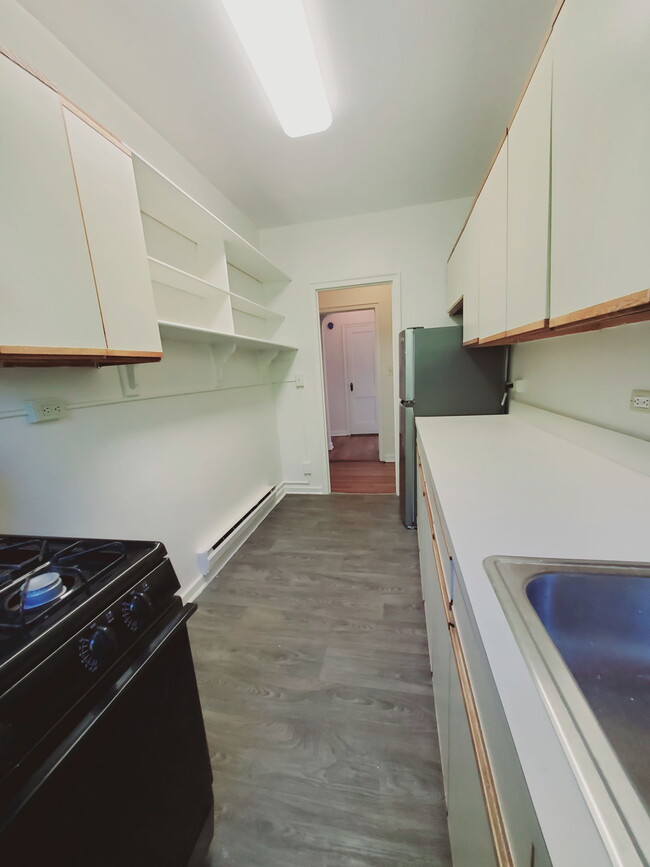 Building Photo - 104 Woodside Green