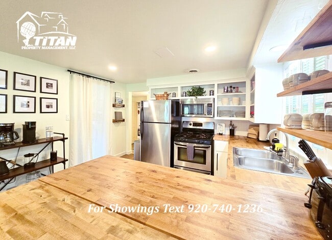 Building Photo - 2303 Lakeside Pl
