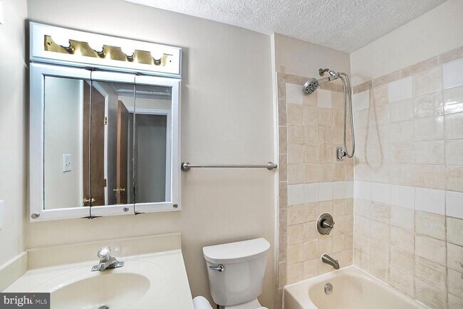 Building Photo - 9511 Donnan Castle Ct