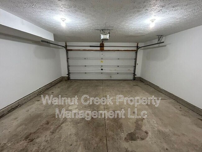 Building Photo - 3115-3117 Surf Ave