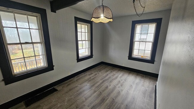 Building Photo - 118-118.5-1185 Wood St