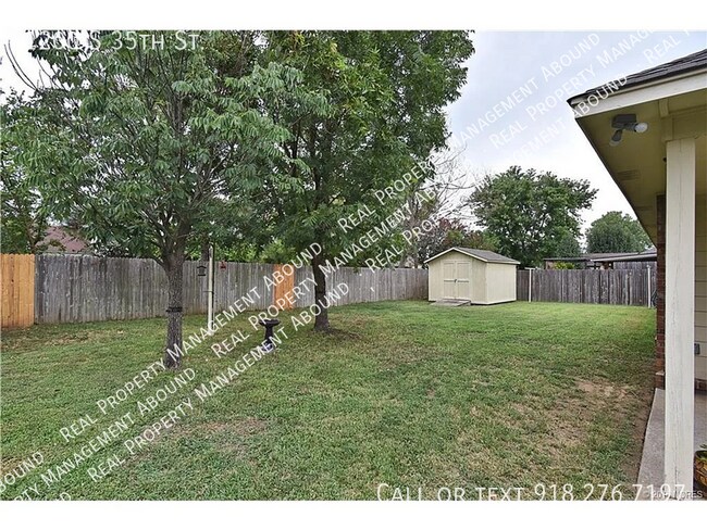 Building Photo - 1200 S 35th St