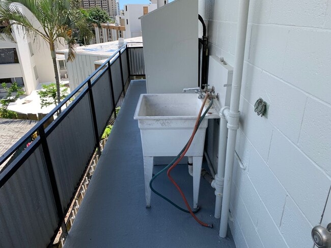Building Photo - 2 Bedroom 1 Bath Apartment on Pensacola Street