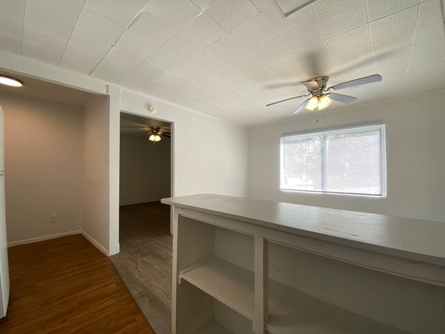 Building Photo - 30 N Primrose Dr