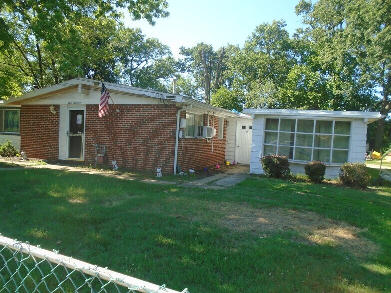 Building Photo - 300 Gloucester Dr