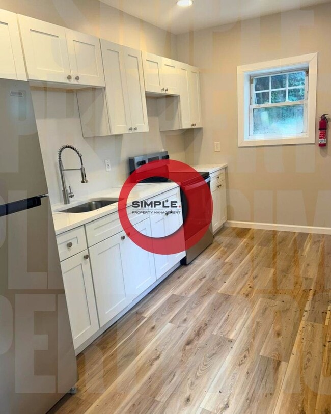 Building Photo - Two-bedroom one bath house with off street...