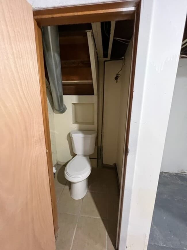 Building Photo - *Rare Find* Updated 3 Bedroom 2 Bathroom H...
