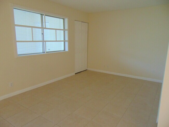 Building Photo - 3186 Via Poinciana