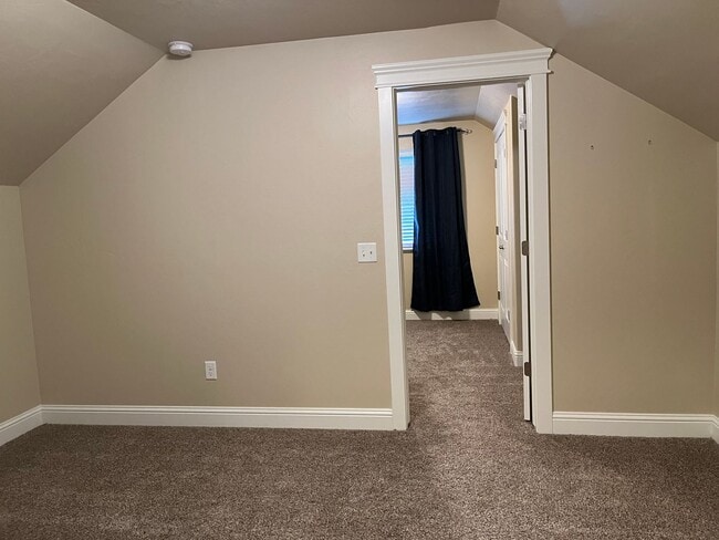 Building Photo - Executive Home In Elko