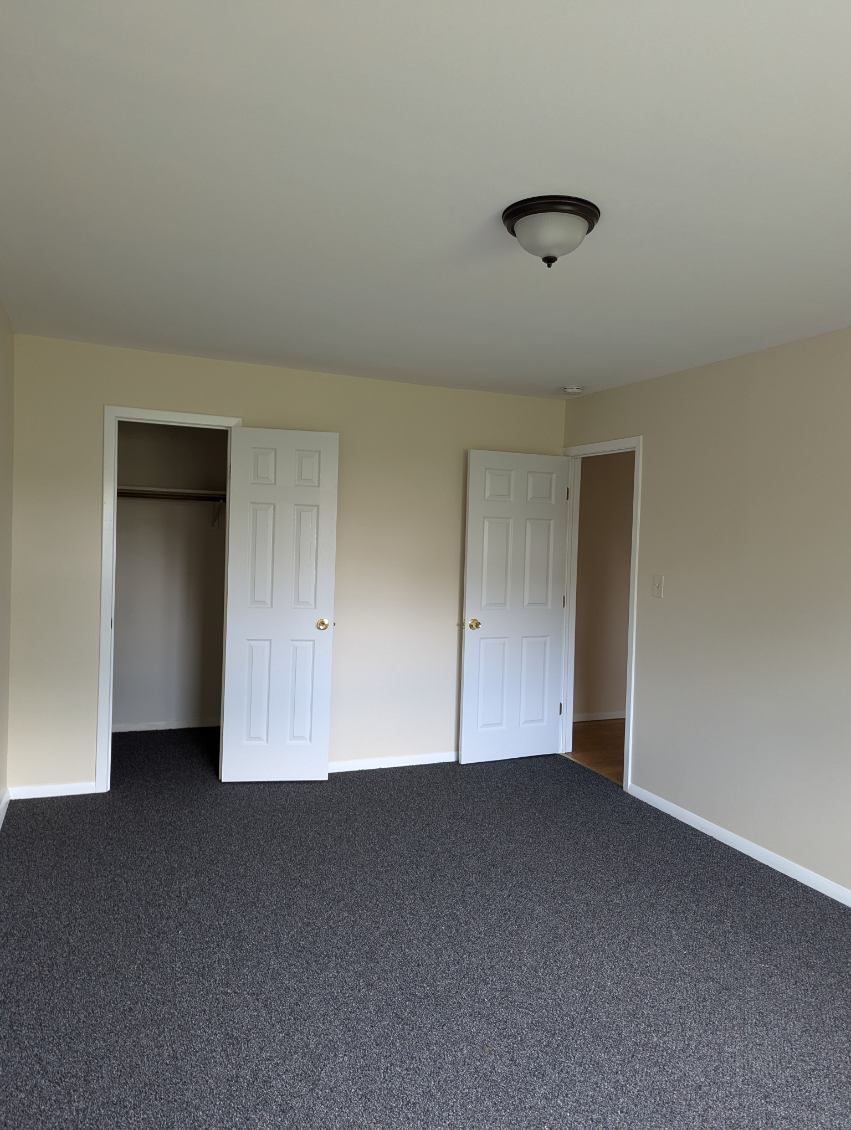Building Photo - 5B Hemlock Dr