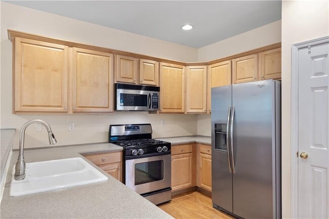 Building Photo - 1886 Greystone Oaks Way