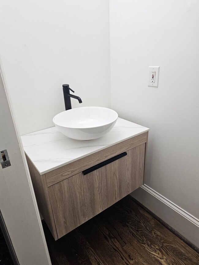 Building Photo - Princeton Hills Fully Furnished