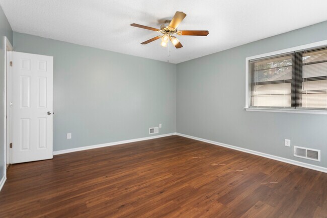 Building Photo - 3513 NE Stanton St