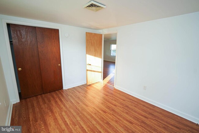 Building Photo - 33372 River View Ave