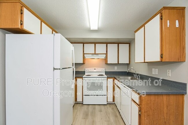 Building Photo - 16106 SE Caruthers St