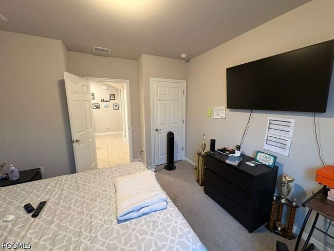 Building Photo - 1129 NW 20th Ave