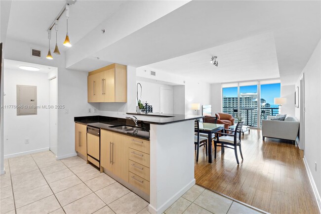 Building Photo - 335 S Biscayne Blvd