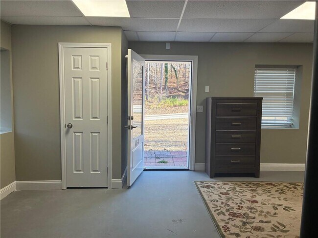 Building Photo - 6158 Suwanee Dam Rd