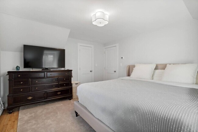 Building Photo - 6 Lincoln Ave