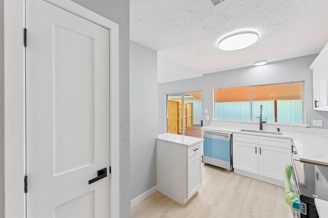 Building Photo - 9323 Goodmeadow Dr