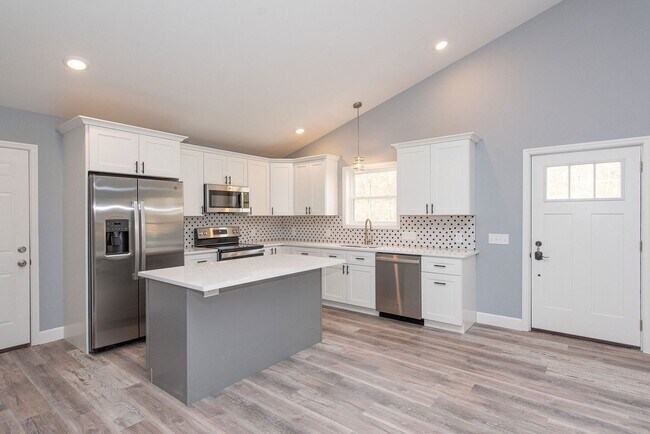 Building Photo - College Hill- New Construction! Stunning 3...