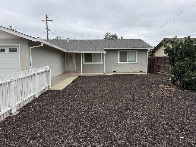 Building Photo - 106 Almanor Dr