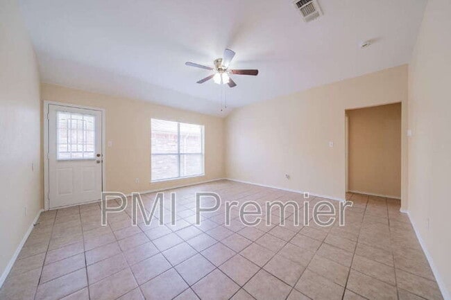 Building Photo - 1175 Meadows Dr