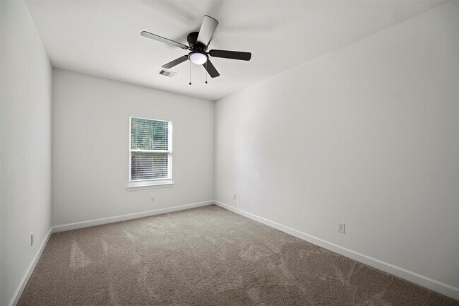 Building Photo - 1071 St Clair St