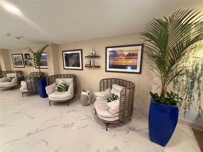 Building Photo - 710 N Ocean Blvd