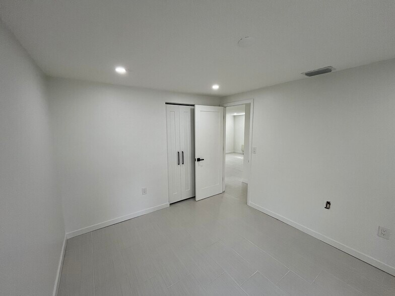 Building Photo - 1511 Suponic Ave