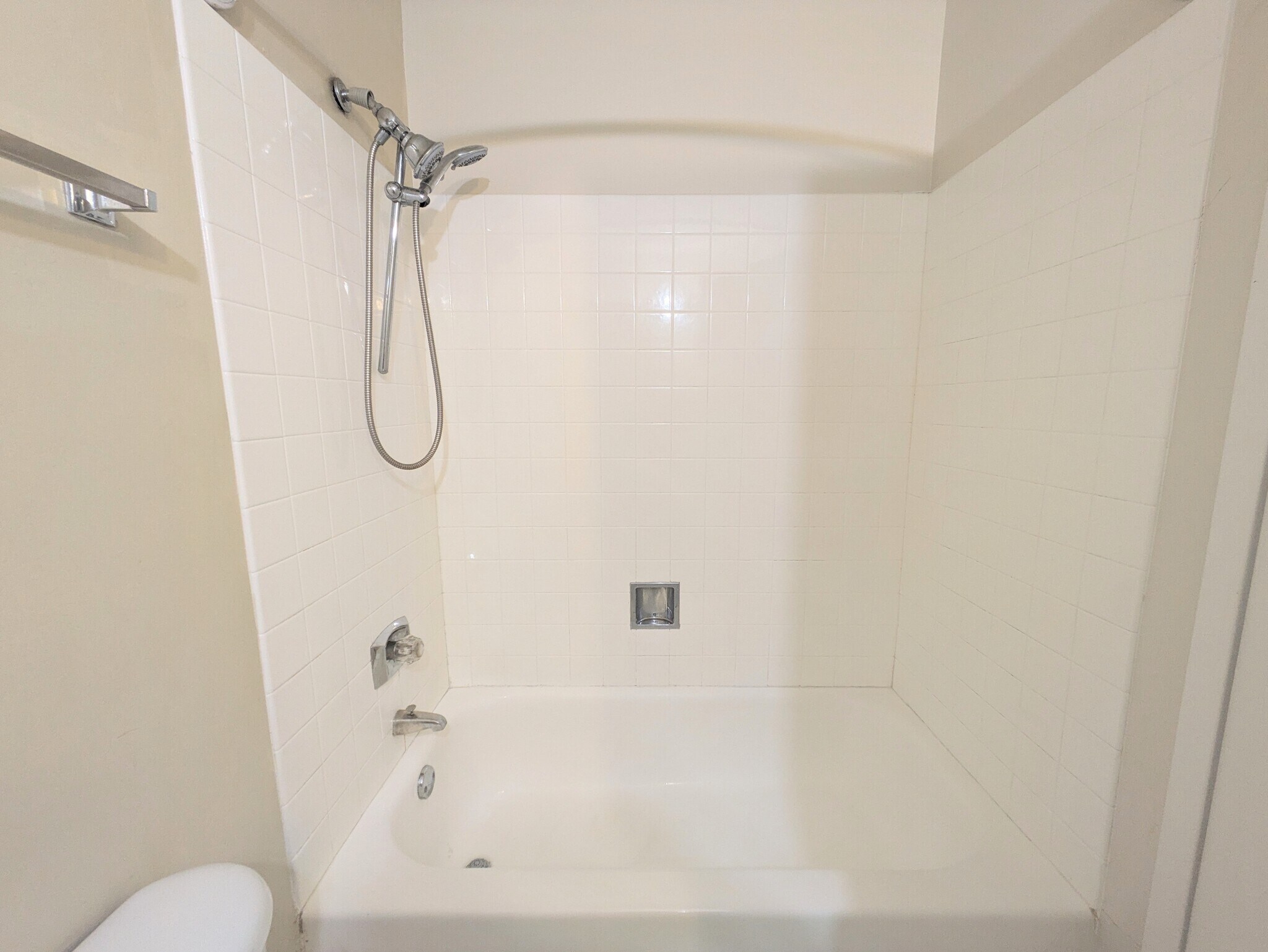 Building Photo - 10 E Ontario
