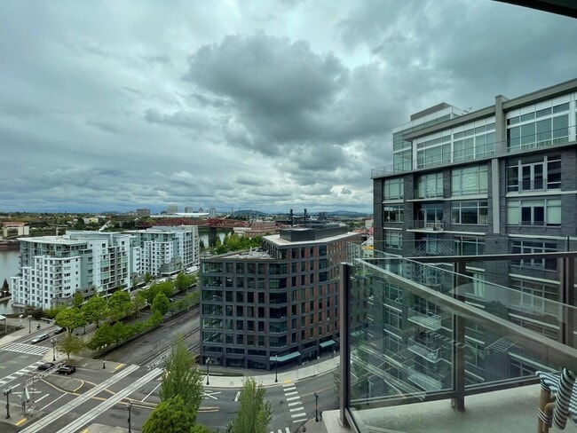 Building Photo - Incredible 1Bd/1Ba Fully Furnished Condo in the Pearl!!!! Corner Unit with Spectacular Views & Ga...