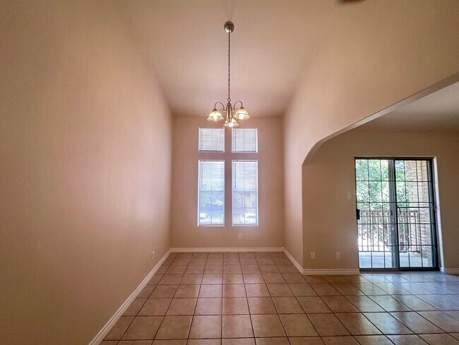 Building Photo - 9802 Cantera Ct