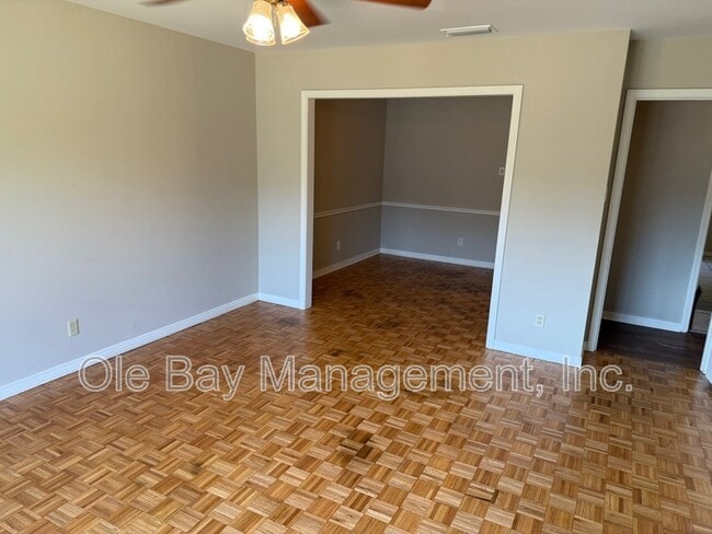 Building Photo - 253 Vanderbilt Dr