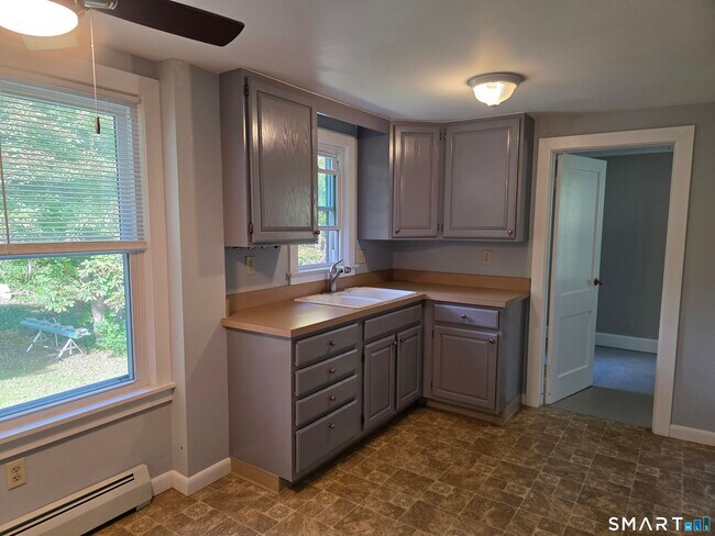 Building Photo - 440 Taylor Hill Rd