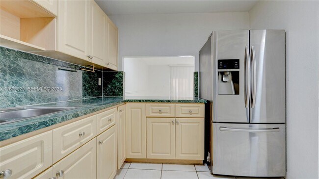 Building Photo - 10000 NW 80th Ct