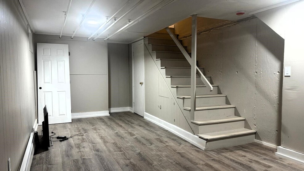 Building Photo - 220 Hamilton St