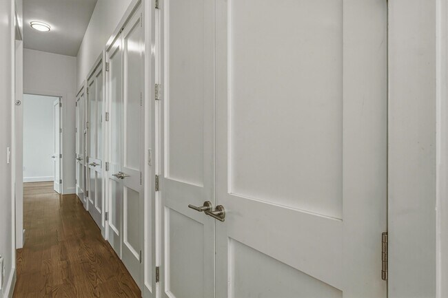 Building Photo - 304 Pavonia Ave